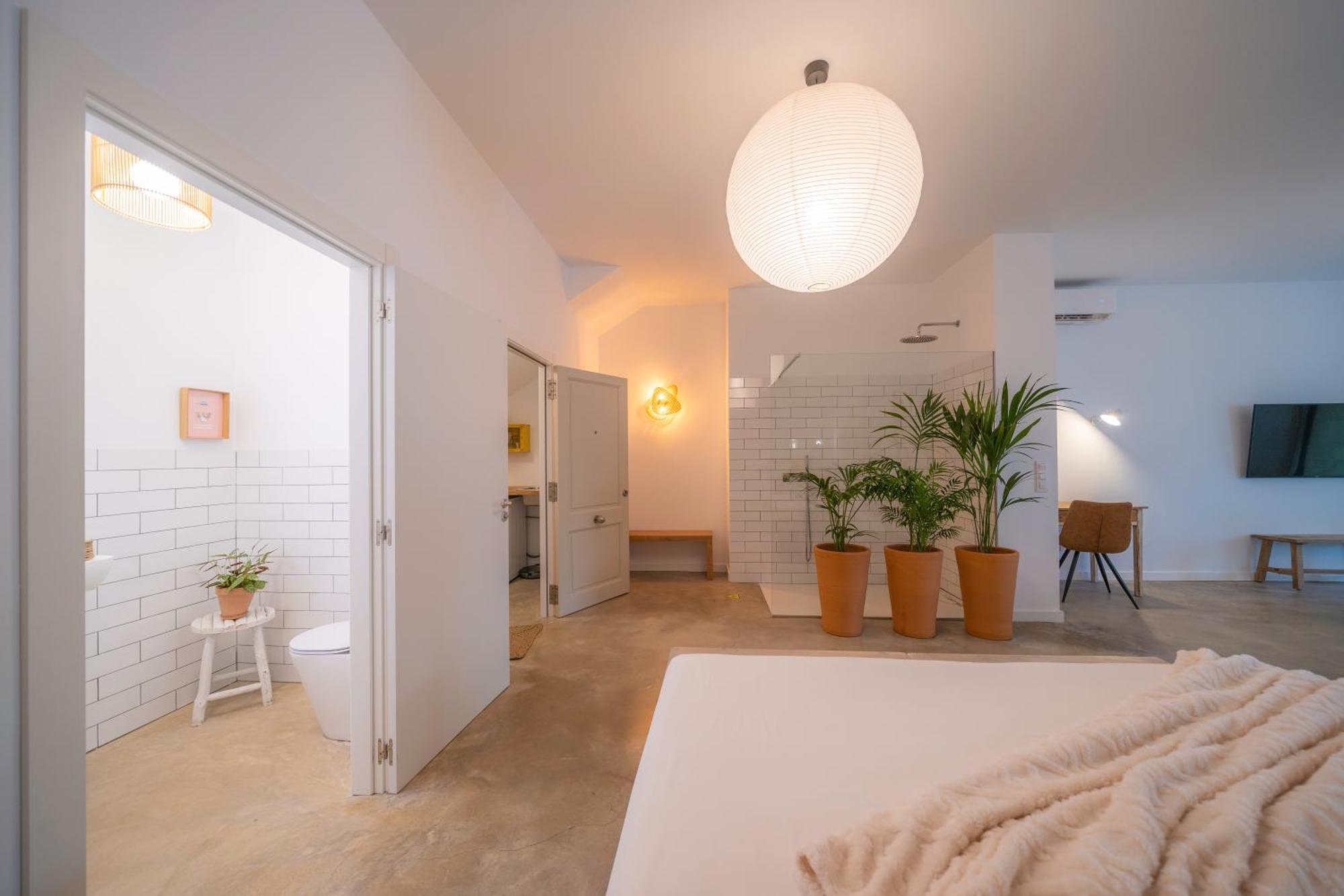 Loft Con Piscina Climatizada De Agua Salada Y Parking En El Centro De Figueres Apartment Figueres  Room photo